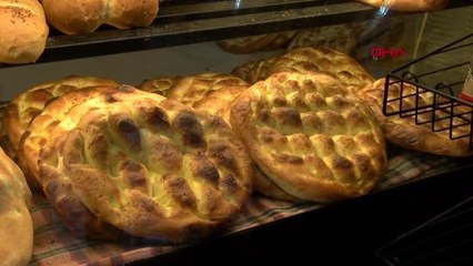 İSTANBUL-İLK SAHUR ÖNCESİ FIRIN TEZGAHLARINDA PİDELER YERİNİ ALDI