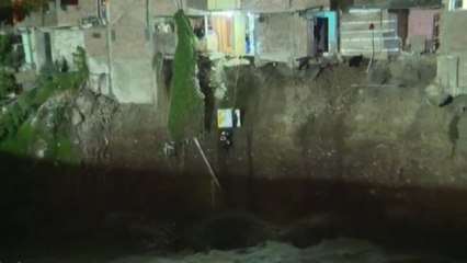 Soccorritore in azione viene colpito dalla caduta di un frigo