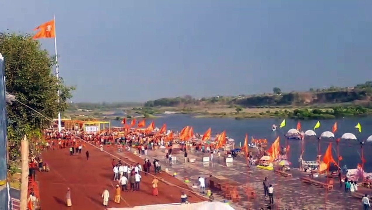 फहराया 121 फीट ऊंचा केसरिया ध्वज, भगवामय हुई सं...