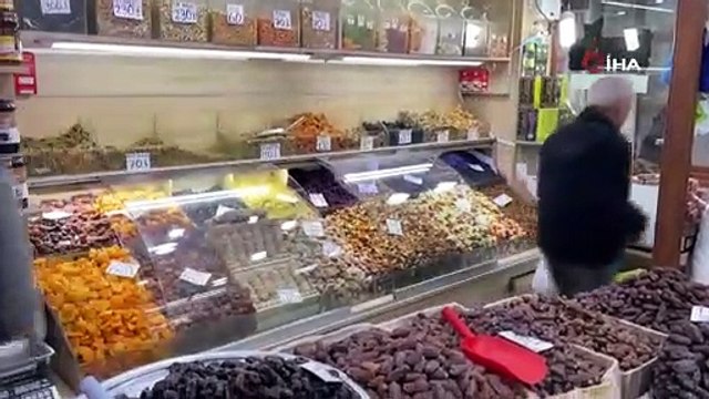 İşte İftar sofralarının vazgeçilmezi hurmanın fiyatları…