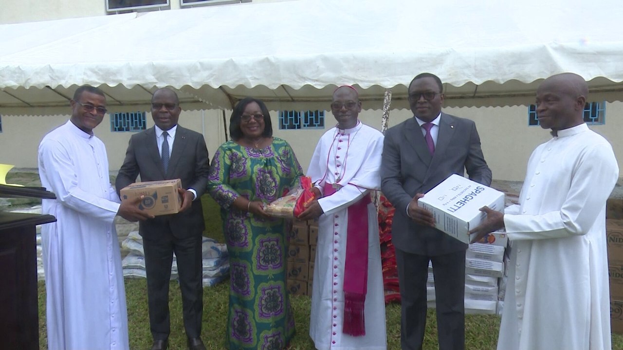 Le gouvernement fait don de vivres et non vivres à la communauté catholique pour le carême