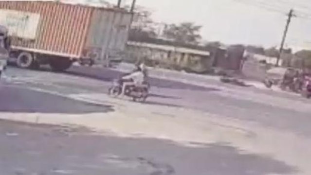 मुरैना: रेत के ट्रेक्टर ने मजदूरों को कुचला हुई मौत, हादसे के लिए पुलिस को ठहराया जिम्मेदार