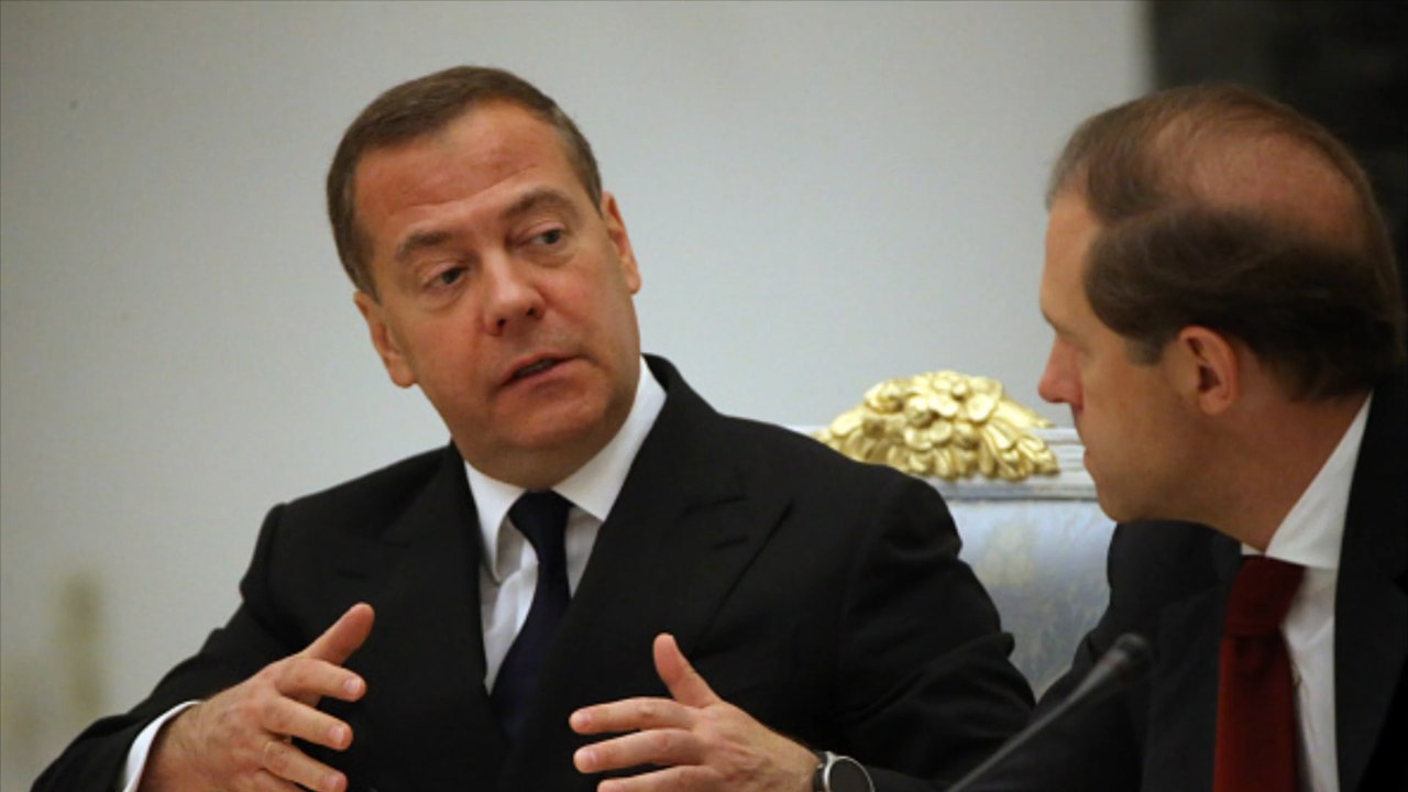 Medwedew droht: Festnahme Putins wäre Kriegserklärung!