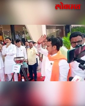 विधान भवनाच्या पायऱ्यांवर विरोधक सत्ताधारी आमने - सामने