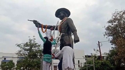 शहीद भगत सिंह को दी श्रद्धाजंलि