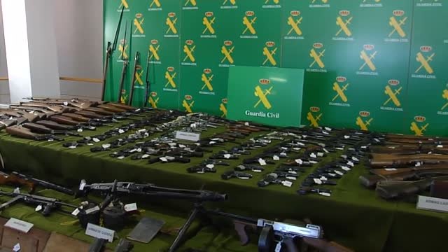 La Guardia Civil interviene 242 armas de fuego en varios registros y detiene a 3 personas