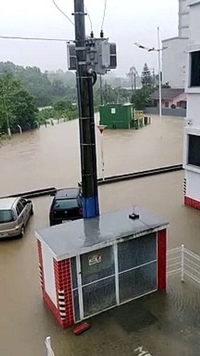 Itapema sofre com alagamentos