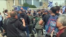 آلاف الإسرائيليين يتظاهرون في تل أبيب احتجاجا على مشروع الإصلاح القضائي