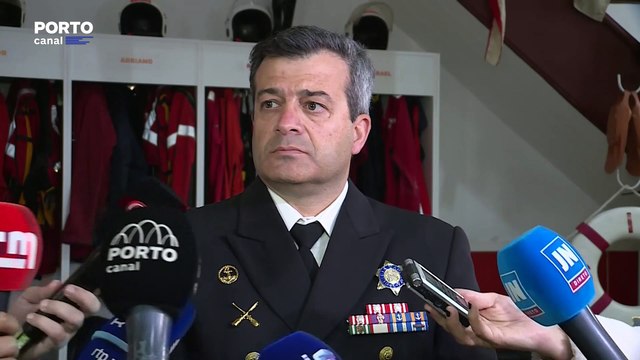 Estamos em contrarrelógio . Não há risco de derrame em navio ao largo de Leixões, mas mau tempo acelera necessidade de reboque