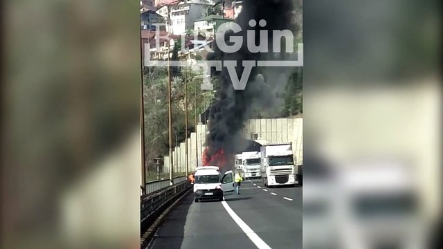 Kocaeli’nde facia kıl payı atlatıldı: 28 ilkokul öğrencisini taşıyan belediyeye ait minibüs yandı!