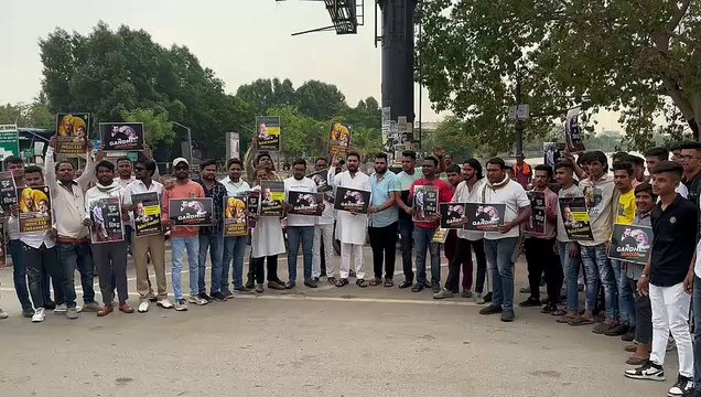 रायपुर में कांग्रेसियों ने सडक़ पर उतरकर लगाए राहुल गांधी जिंदाबाद के नारे...