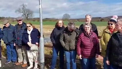 Video herunterladen: Hucknall residents angry at plans to use their cul-de-sacs access to proposed new housing site