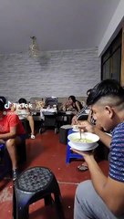 Familia entera cena caldo de gallina y ve ampay de Paolo Hurtado con Jossmery Toledo: “Les gusta el chisme”