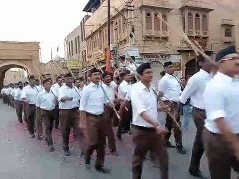 Video: सधे हुए कदमों के साथ किया पथ संचलन
