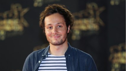 VOICI - « Manque d’humanité " : Vianney scandalisé par des policiers violents envers un SDF