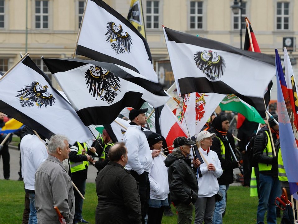 Umfrage: Fünf Prozent der Deutschen teilen Meinung der 'Reichsbürger'