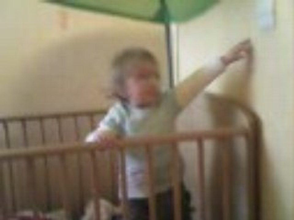 En voilà la preuve, Mïlla se met debout