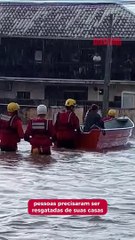 Chuvarada alaga casas e ruas e aulas são suspensas em Itapema