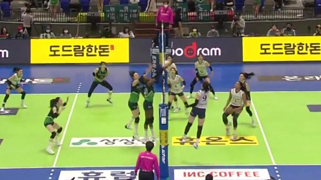 한국도로공사, 여자배구 플레이오프 1차전 승리 / YTN