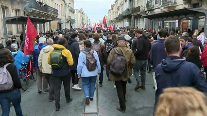 Rei Charles III mantém viagem à França