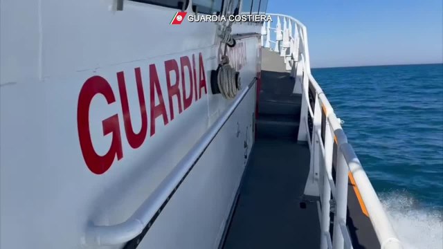 Guardia costiera soccorre 450 migranti a 100 miglia da Siracusa
