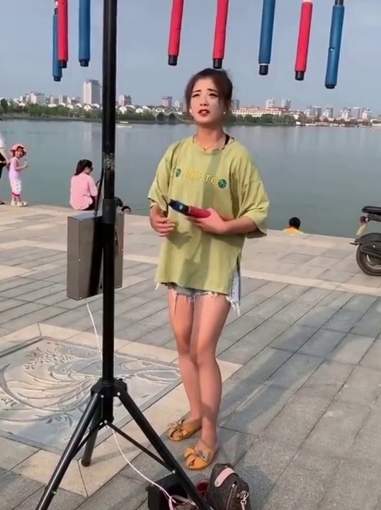 Chinese Air hostesses girls trying to close door with complete training of new technology#2022