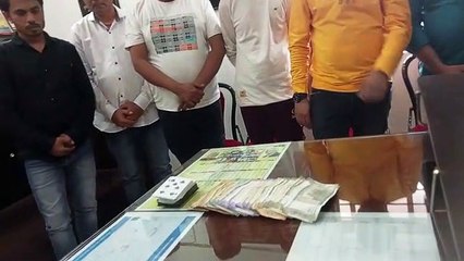 रसूखदार जुआरी लगा रहे थे हार जीत का दाव  पुलिस को देख लगाई दौड़