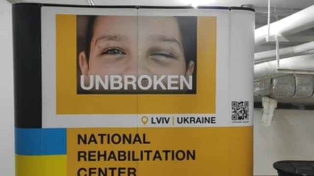 Soldados y civiles ucranianos obtienen prótesis de nuevo taller en Leópolis