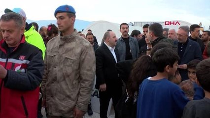 BAKAN VARANK SANAYİCİLERLE BİR ARAYA GELDİ, ÇADIRKENTTE VATANDAŞLARLA İFTAR YAPTI