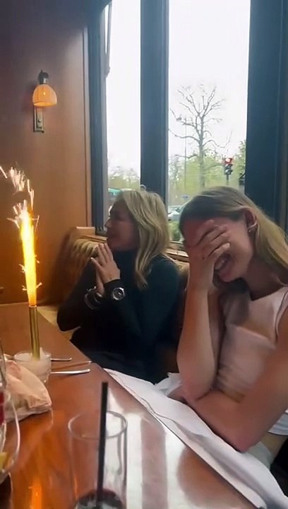 Agathe de la Fontaine a également partagé une série de photos et vidéos sur Instagram et on peut se rendre compte que Zoé Petit est devenue une belle jeune femmeZoé, la fille d'Emmanuel Petit et Agathe de la Fontaine fête ses 21 ans.