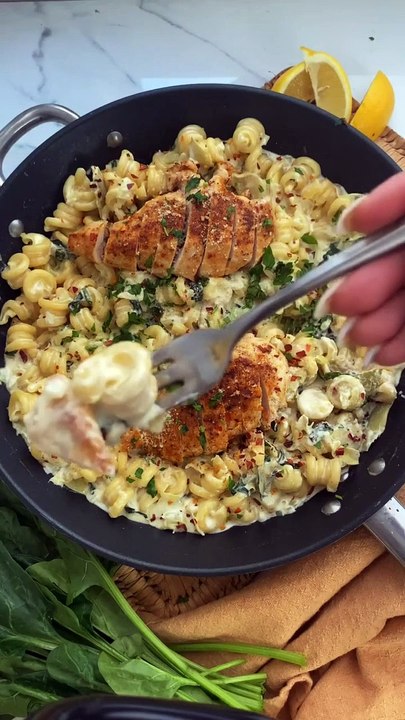Creamy Spinach and Artichoke Chicken Pasta