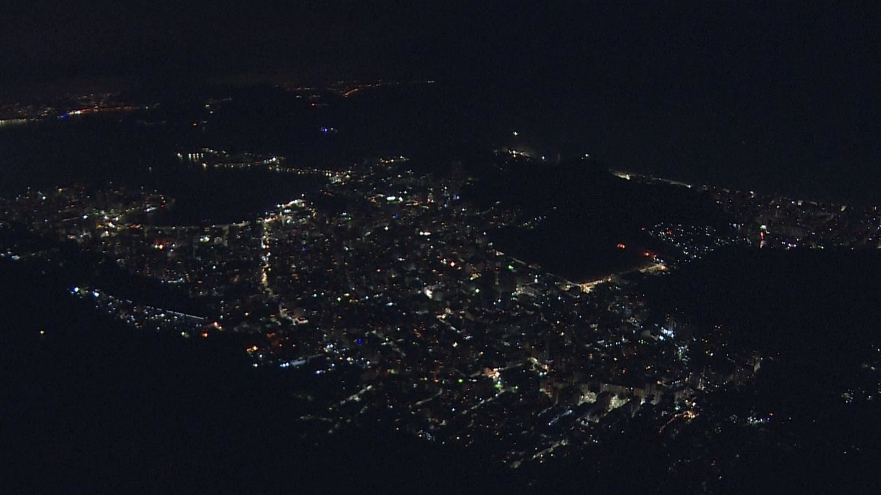 تمثال المسيح الفادي في ريو دي جانيرو يطفئ أنواره إحياء لفاعليات "ساعة الأرض"