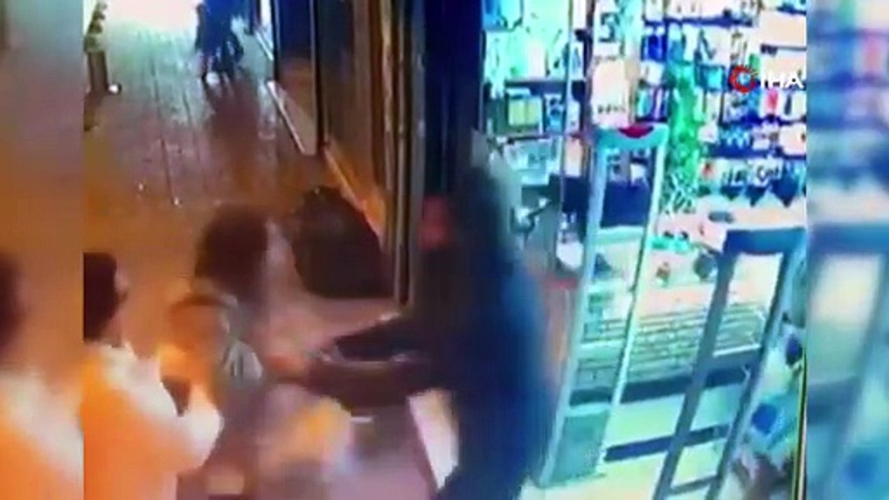 Kasımpaşa’nın havasından mıdır suyundan mıdır! Kadınlardan "omuz atma" kavgası