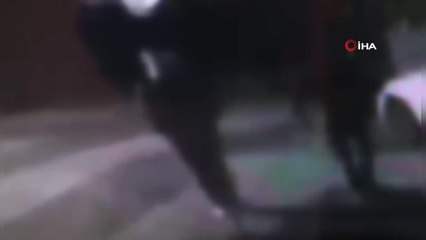 Maltepe'de lüks otomobillere dadanan şahıslar kamerada