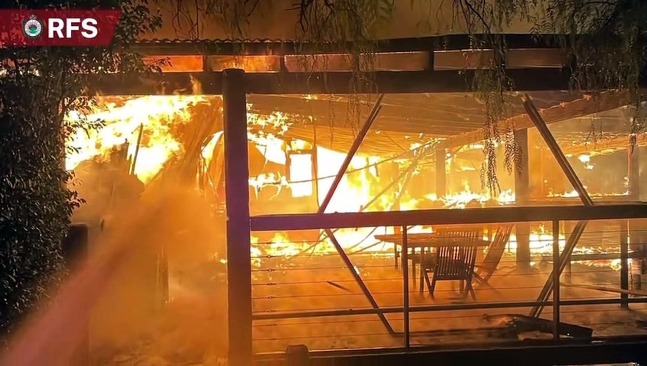 Firefighters contain Tamburlaine Organic Wines blaze