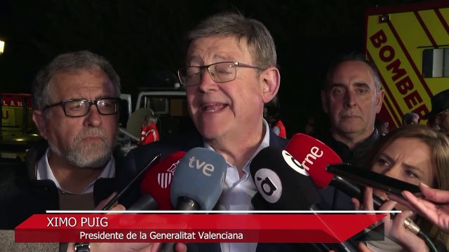 Efectivos trabajarán duramente toda la noche en el incendio de Villanueva de Viver