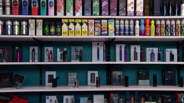 Medical regulator calls for government to ban flavoured vapes