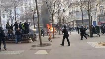 Mais 100 policiais feridos na França