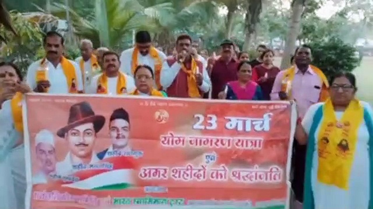 अमर शहीदों को दी श्रद्धांजलि, कैंडल मार्च निकाला