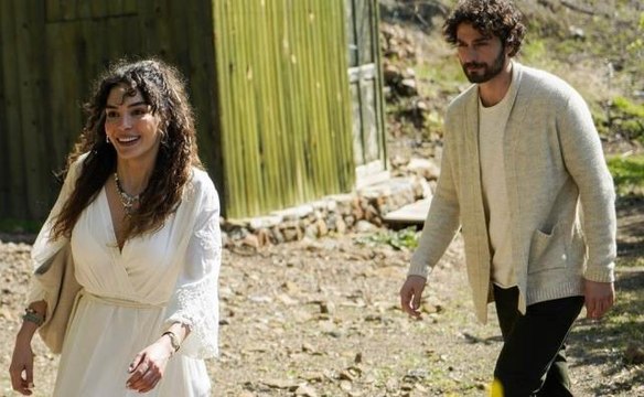 Ebru Şahin'in yeni dizisi başladı! Eşi Cedi Osman'dan romantik destek gecikmedi: Seninle gurur duyuyorum