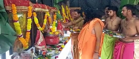 SURAT VIDEO: देवी-देवताओं के आह्वान, यज्ञवेदी में दी आहुतियां