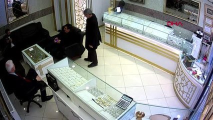 GÖKSÜN'DA 5.3'LÜK DEPREMİN ŞİDDETİ GÜVENLİK KAMERASINDA