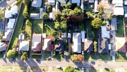 Calls for $2.5 billion fund to help households get rid of gas