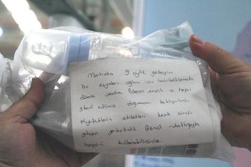 DEPREMZEDELERE GÖNDERDİKLERİ EŞYALARIN ARASINDAKİ NOTLAR YÜREK ISITTI