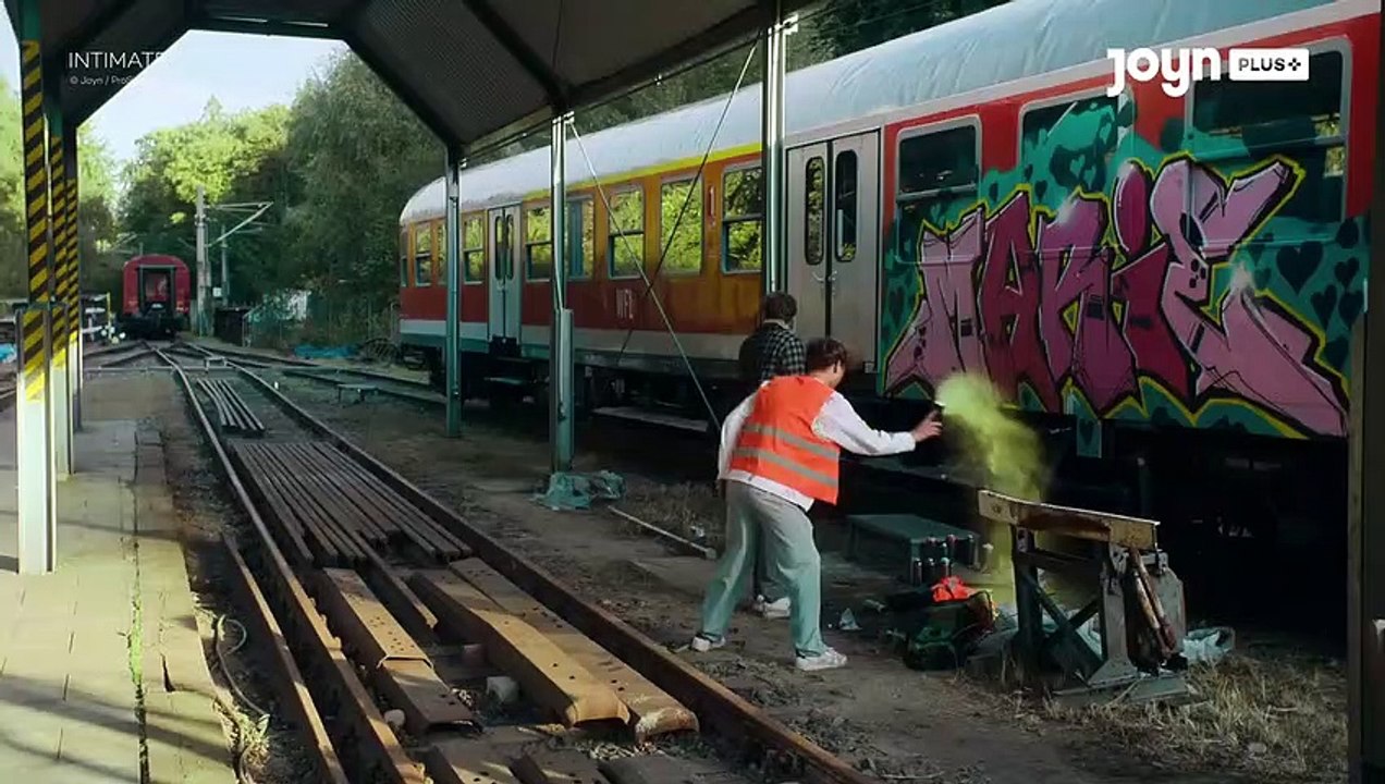 Intimate. Trailer DF