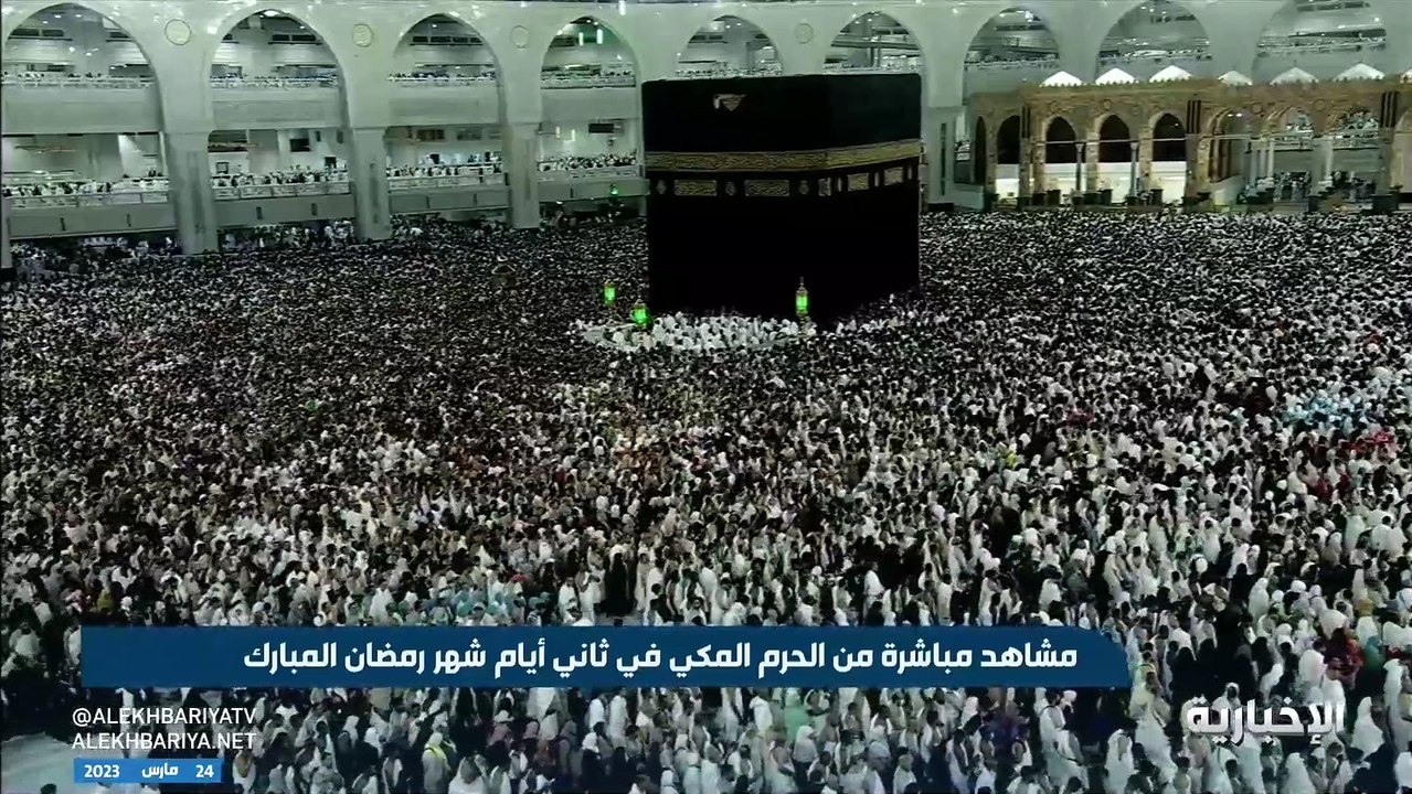 أعداد غفيرة من المعتمرين  يؤدون مناسكهم في أول جمعة بشهر رمضان