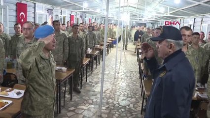 BAKAN AKAR, İLK İFTARI MEHMETÇİK İLE YAPTI