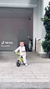 Leon yêu thể thao, đạp xe đạp thuần thục