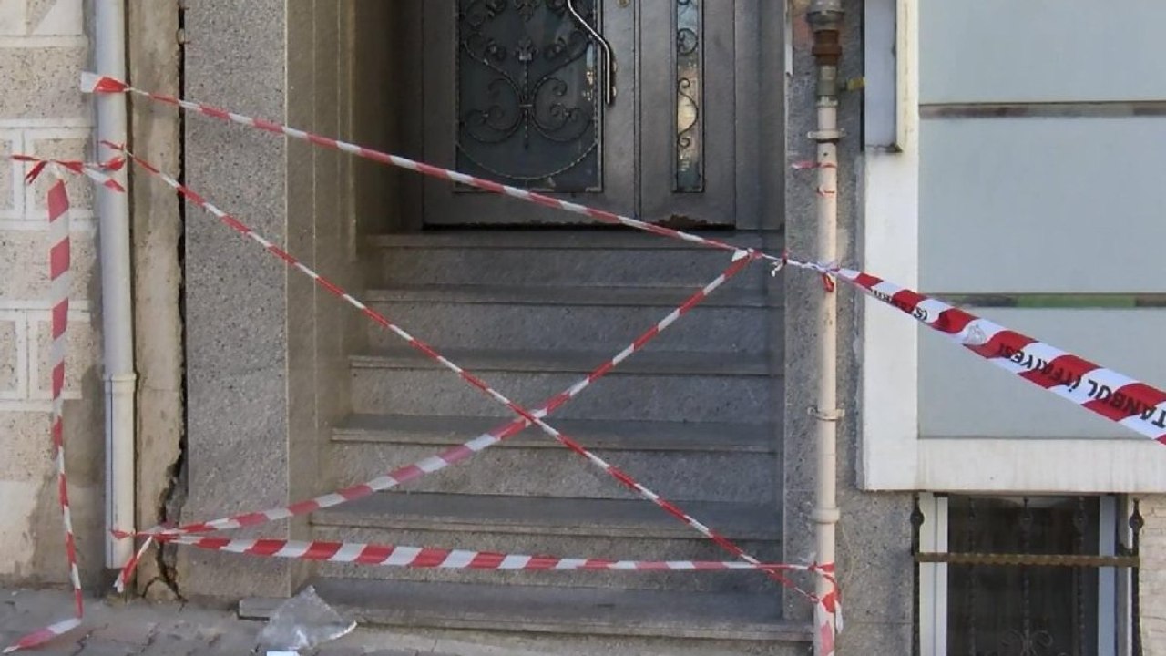 İstanbul’da inşaat çalışması sırasında toprak kaydı… 4 katlı bina tahliye edildi