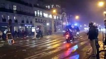 Un fourgon de police percute un autre fourgon par derrière #greve23mars